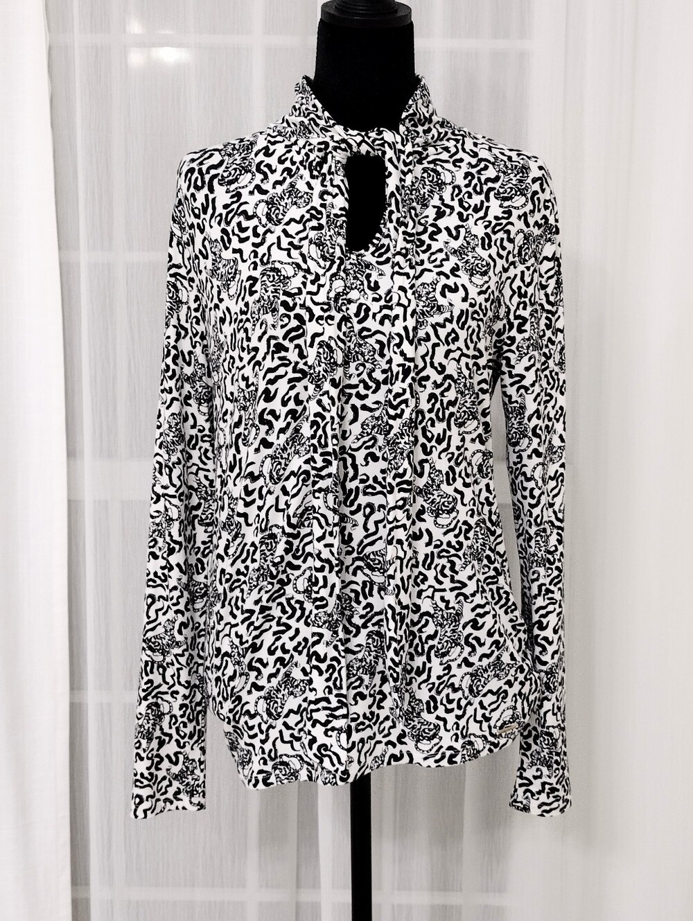 Tahari Sz S Black & White Printed Tie-Neck Long Sleeve Top